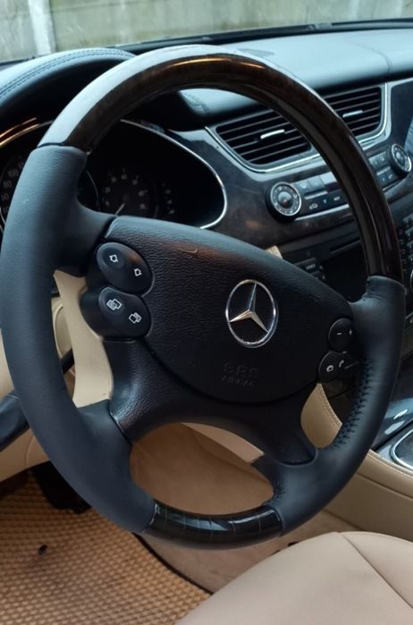 Перетяжка салона авто: рулей, автокресел, мотосидений и комплек