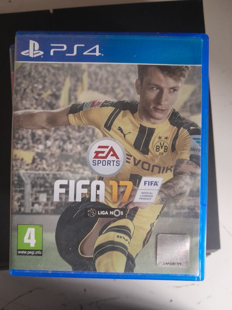 Ps4 c/ comando e 1Tb + 8 jogos