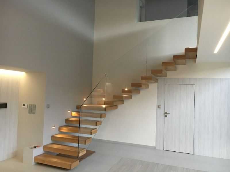 Schody półkowe dębowe z balustradą Producent Wycena Gratis !