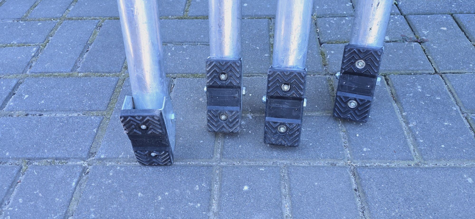 STABILIZATOR Rusztowania Faraone paduje do innych