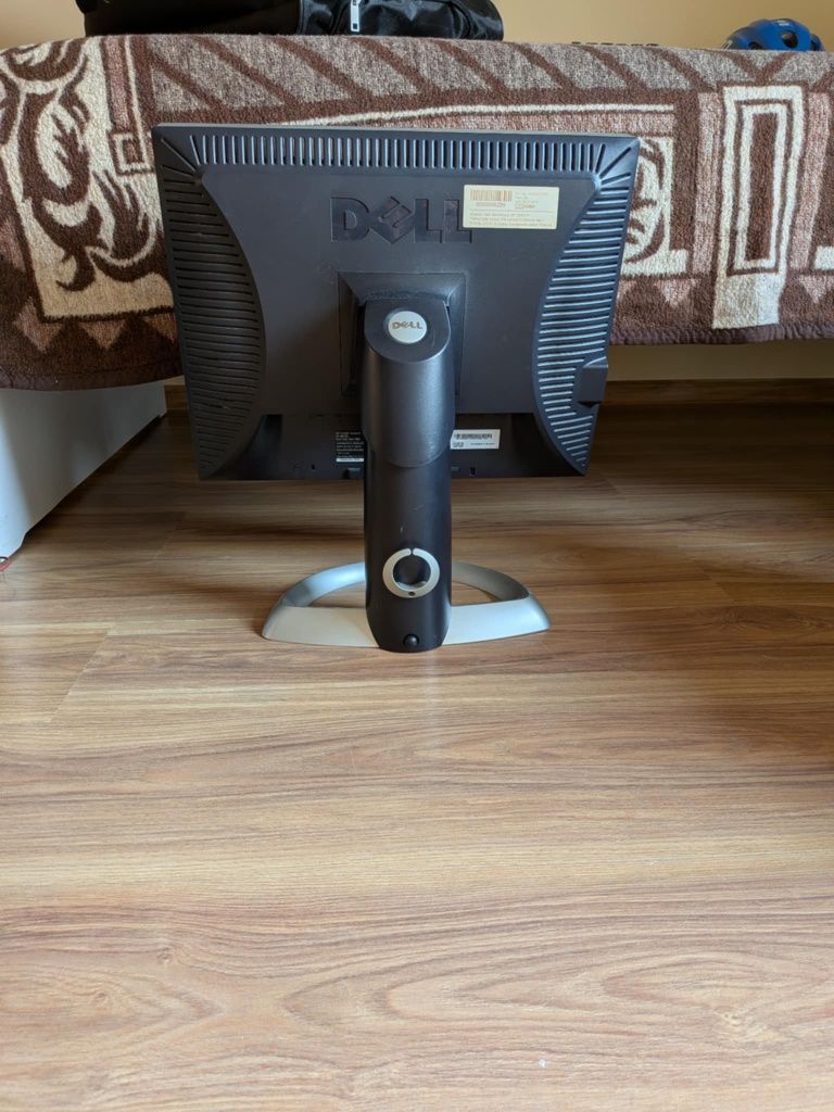 Komputer z monitorem