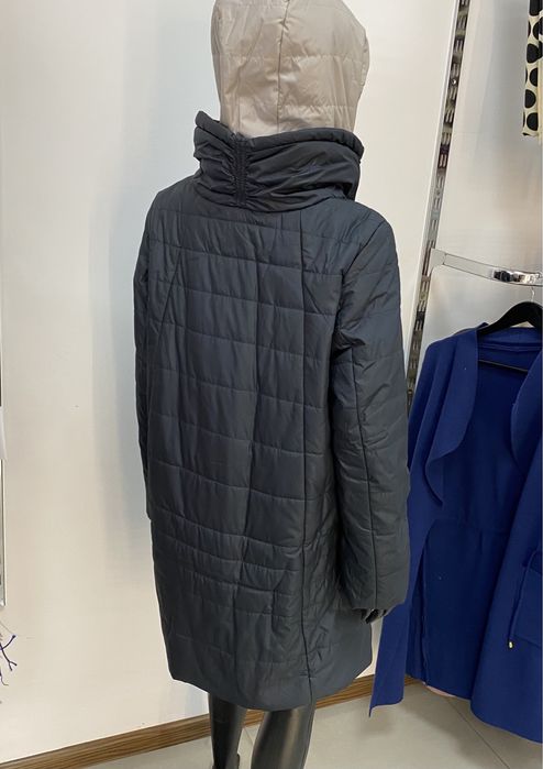 Осіння куртка нова жіноча демі пальто 42 48 плащ з капюшоном дешев