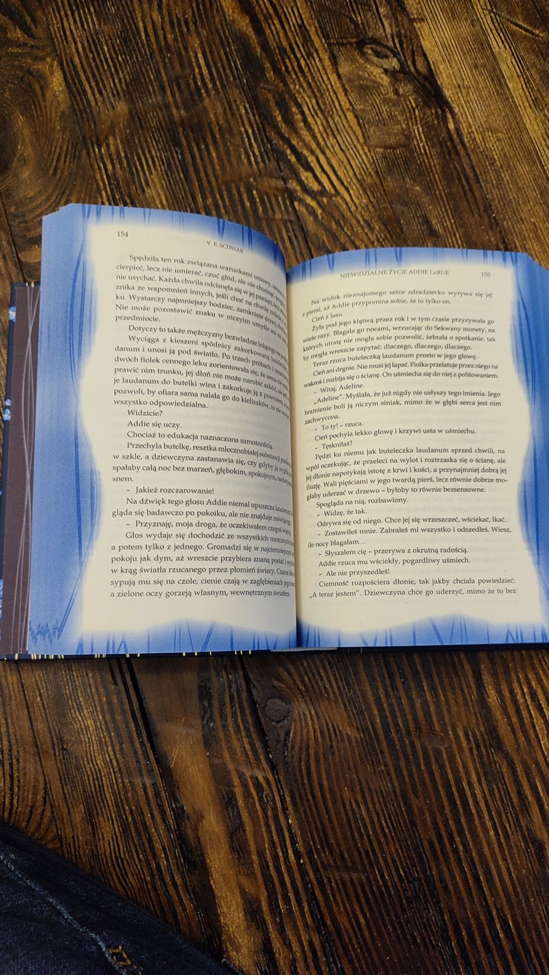 Książka V.e. schwab niewidzialne życie addie larue