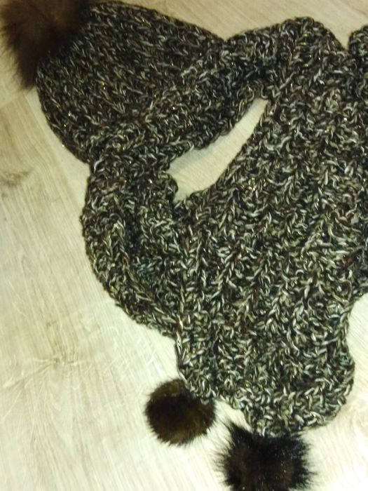 Шапка и шарф. Набор. Помпон - натуральный мех.