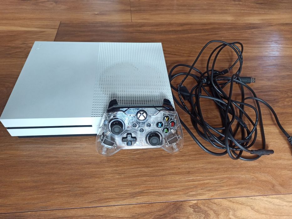 Xbox One S + pad + 7 gier