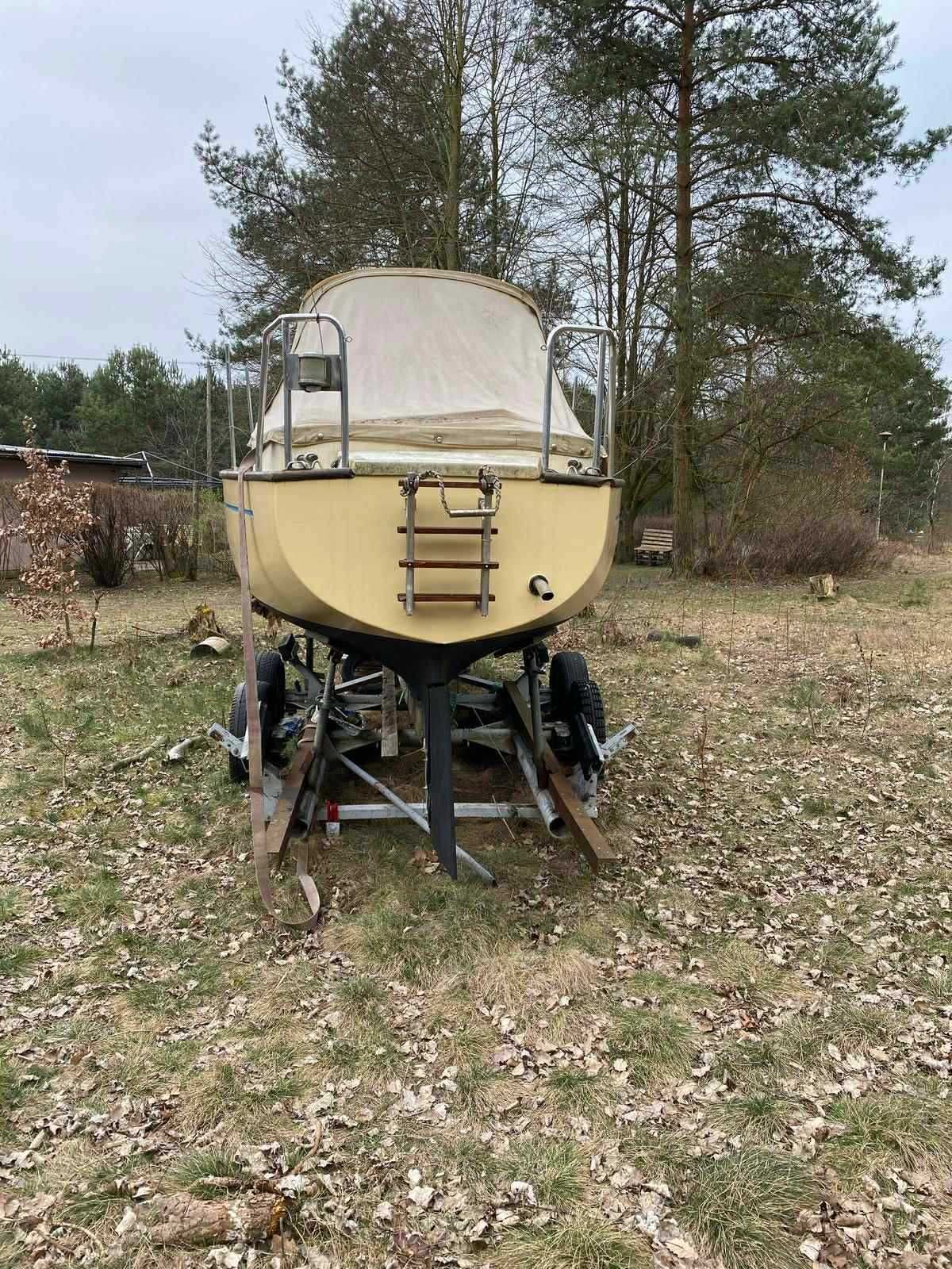 JACHT Z Silnikiem VOLVO Po Remoncie  !!
