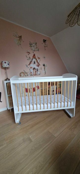 Sprzedam łóżeczko dziecięce z materacykiem