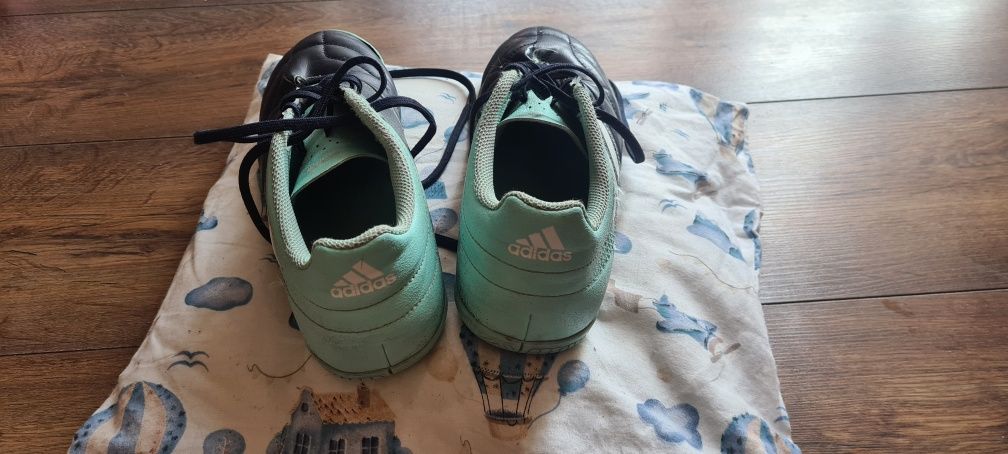 Buty piłkarskie halowki Adidas 40  wkladka 25cm dl