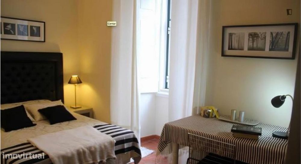 669377 - Quarto com cama de casal em...