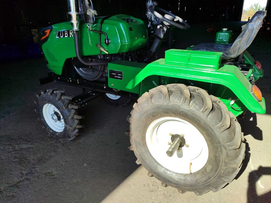 Мототрактор Зубр 250 XL с фрезой и плугом в комплекте