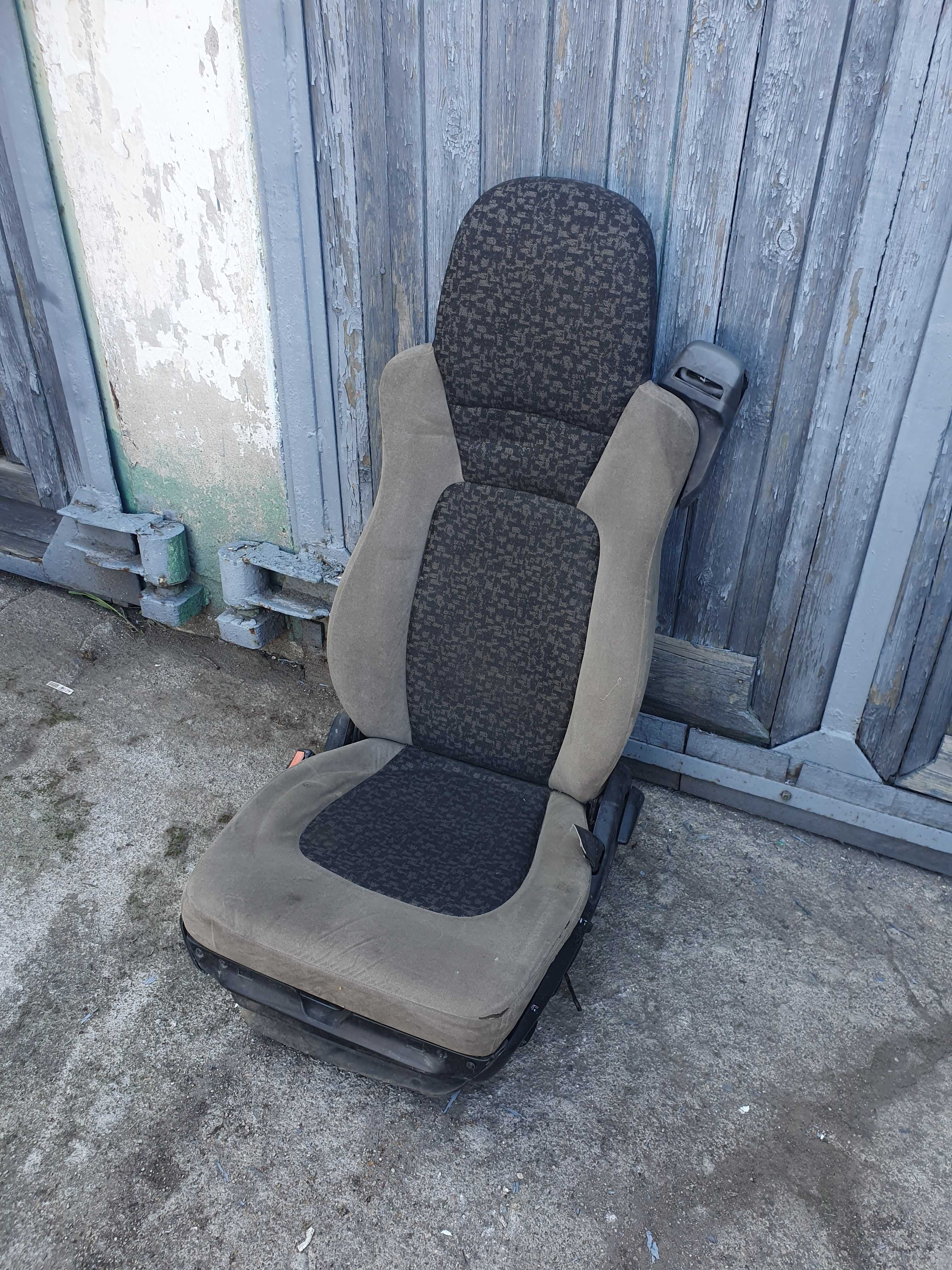 Fotel samochodowy ciężarowy