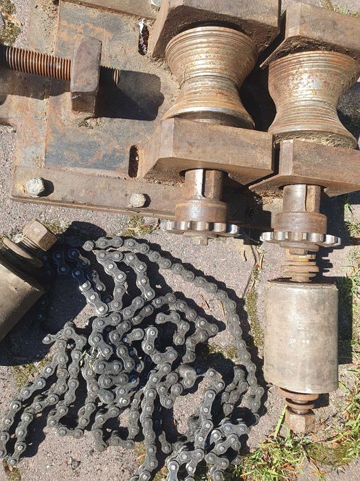 Rolki podające posuw  podajnik palisady wyrobów toczonych rur