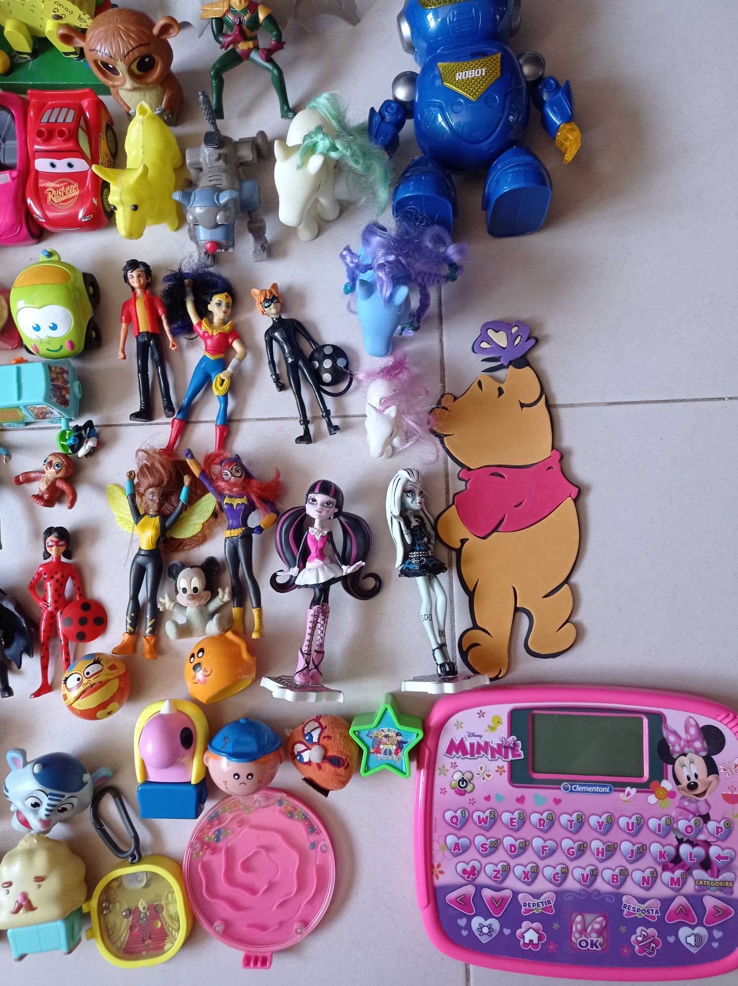 Lote brinquedos e puzzles