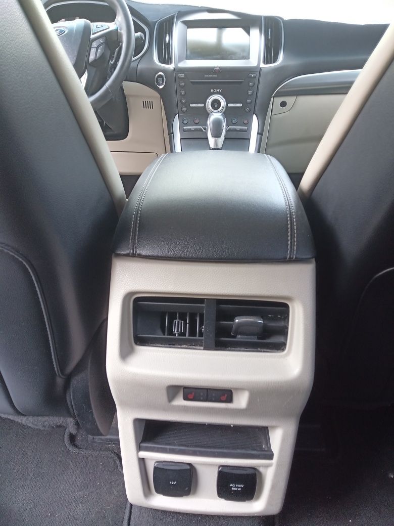 Продається авто FORD EDGE -2017 року-3,5 об'єм двигуна.