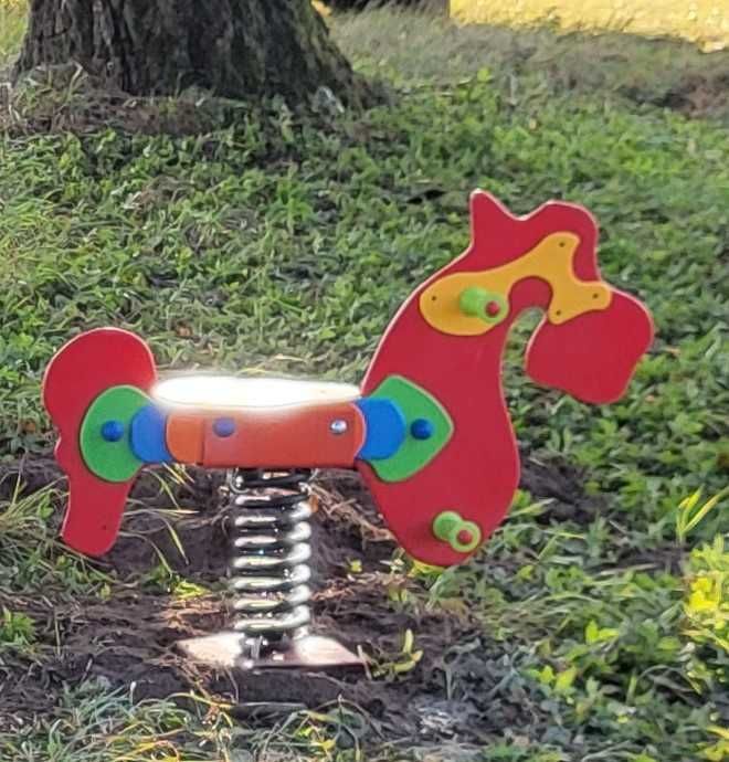 Bujak na sprężynie na plac zabaw