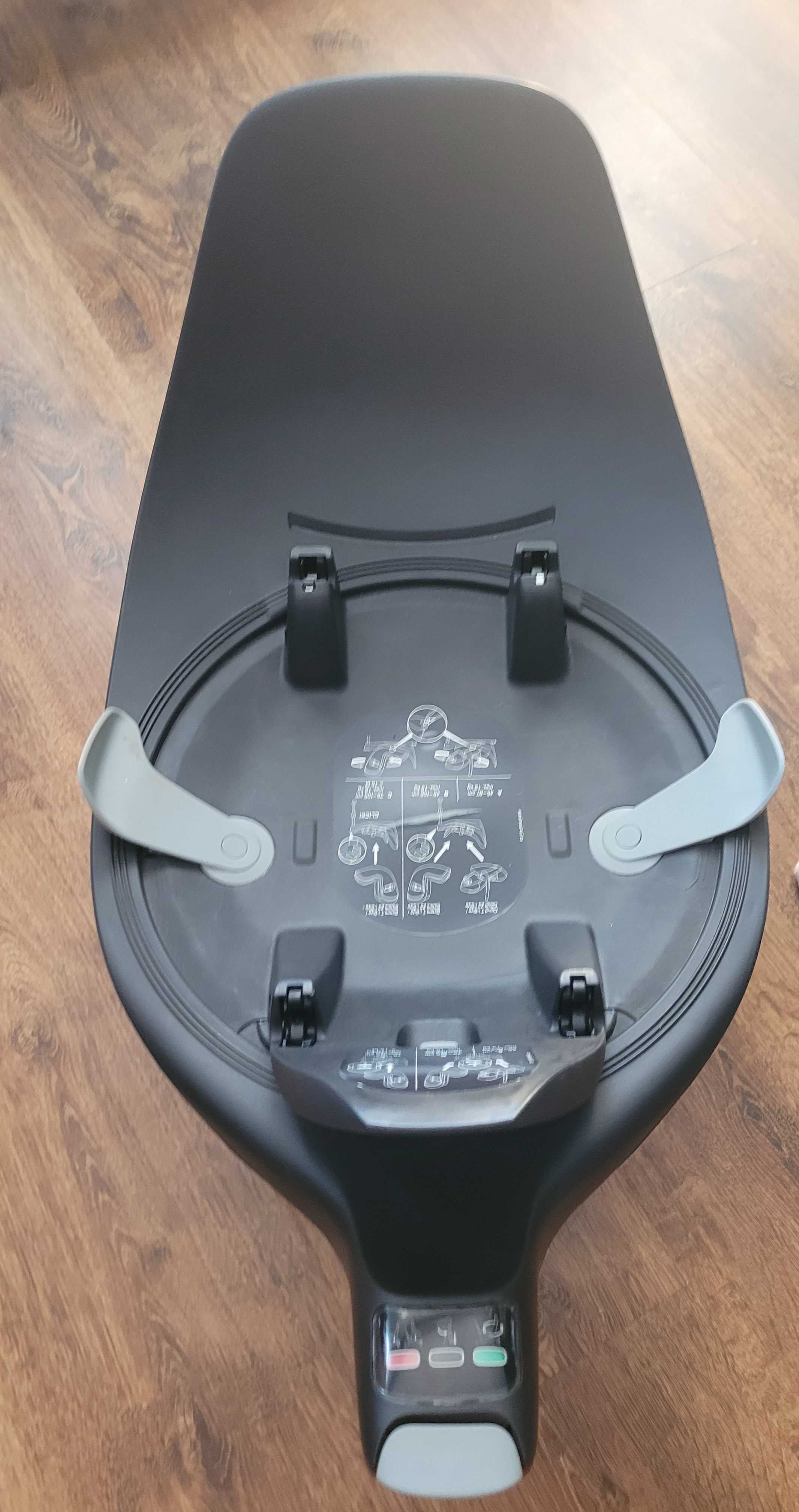 Fotelik Cybex Cloud Z  I-Size Plus Deep Black baza obrotowa