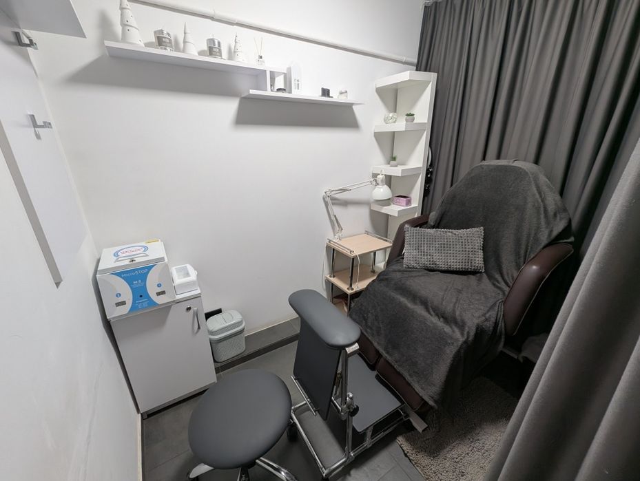Здам в оренду робоче місце перукаря та майстра манікюру , педикюру