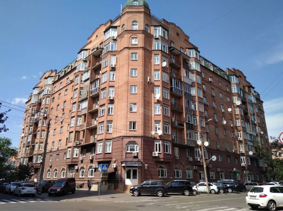 Оренда паркінгу. вул.Введенська
