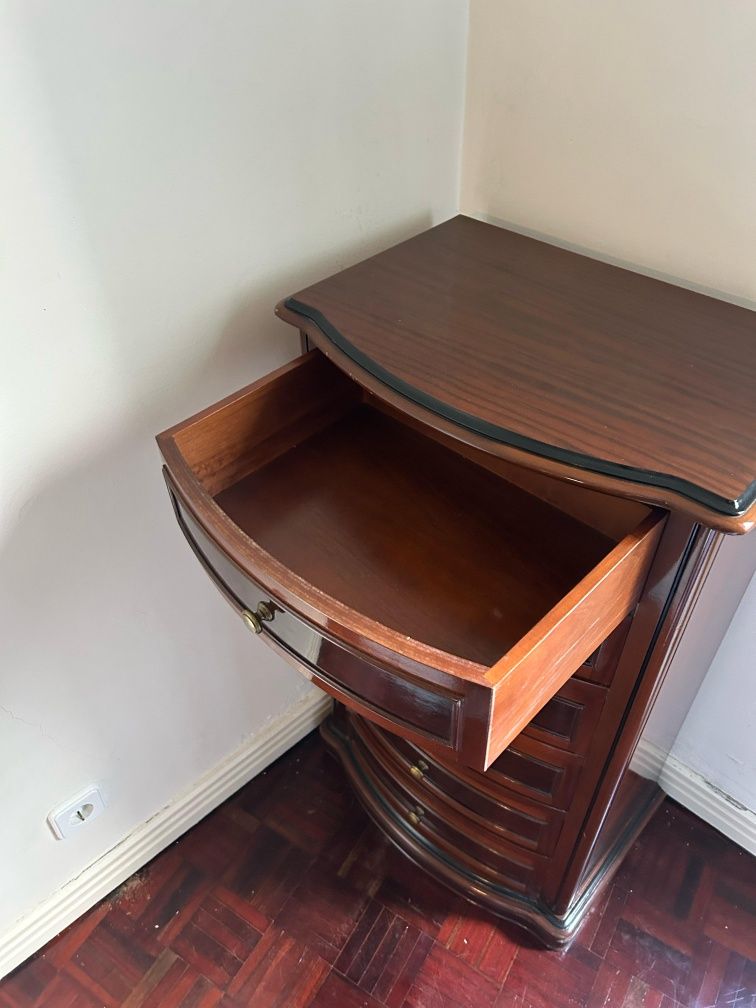 Cómoda alta quarto