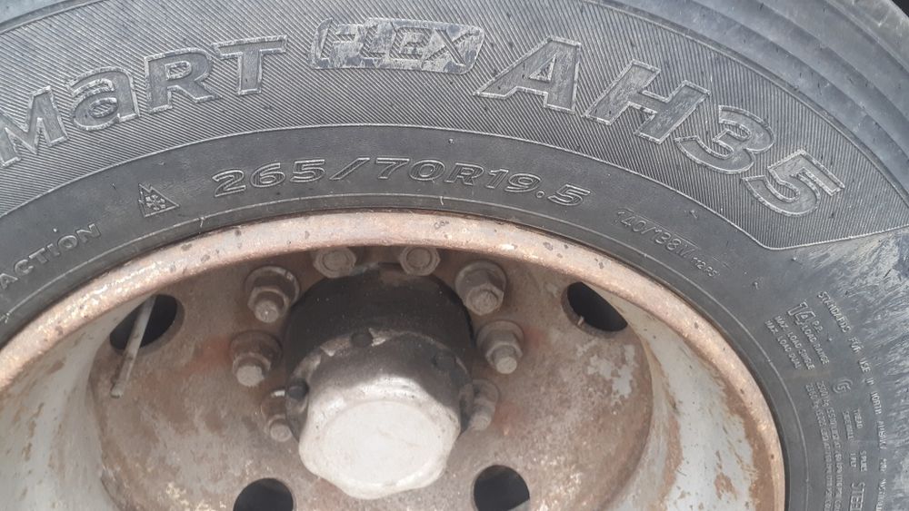 Напівпричеп платформа.