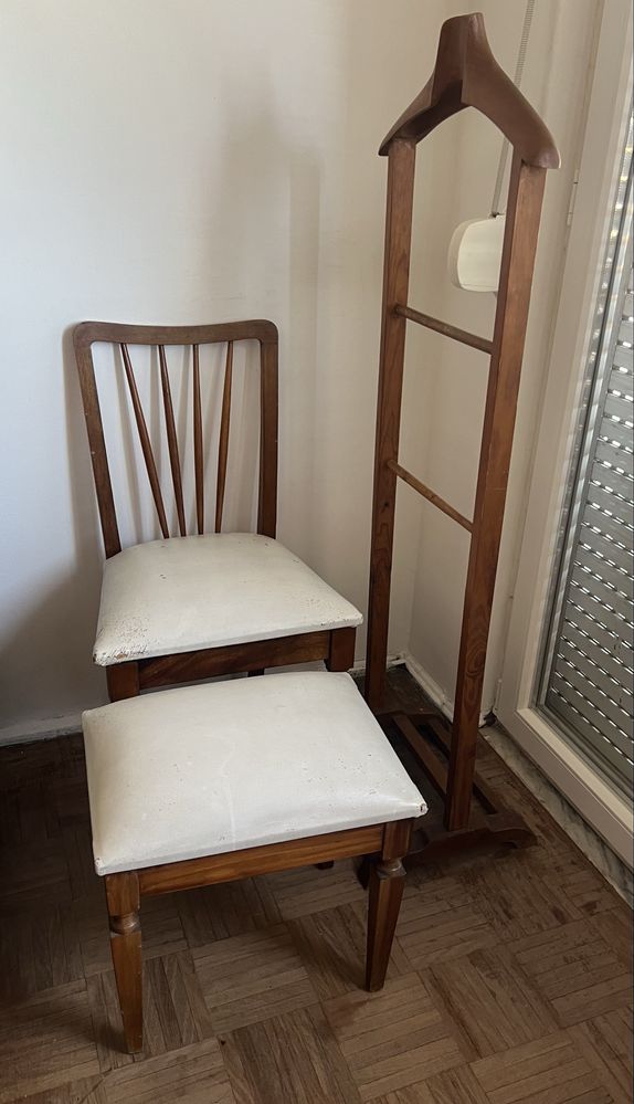 Cadeira e Encosto de pé Mid-Century Modern (décadas de 1950–1960)
