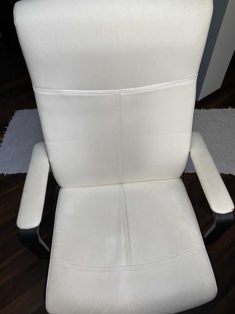 krzesło biurowe białe