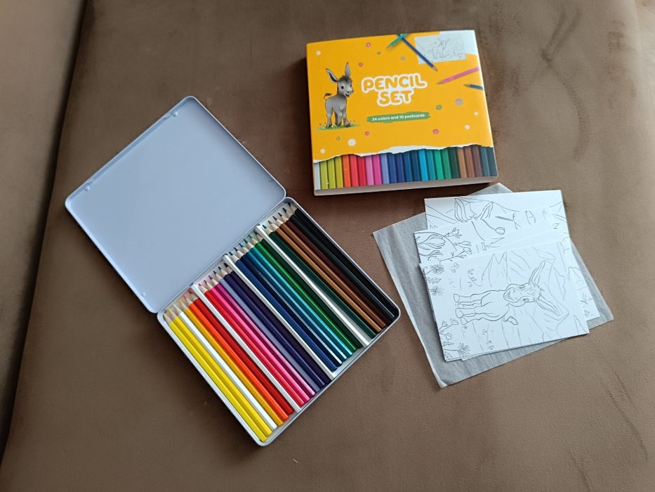 Kredki w metalowym pudełku + pocztówki