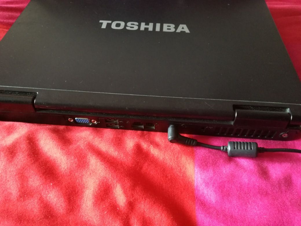 Toshiba Portátil Ofereço Portes