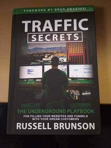 Книга на английском языке Секреты трафика: подземная инструкция по нап