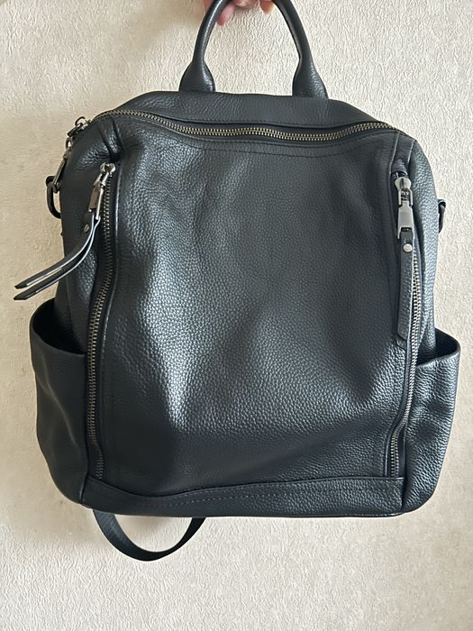 Жіночий шкіряний рюкзак