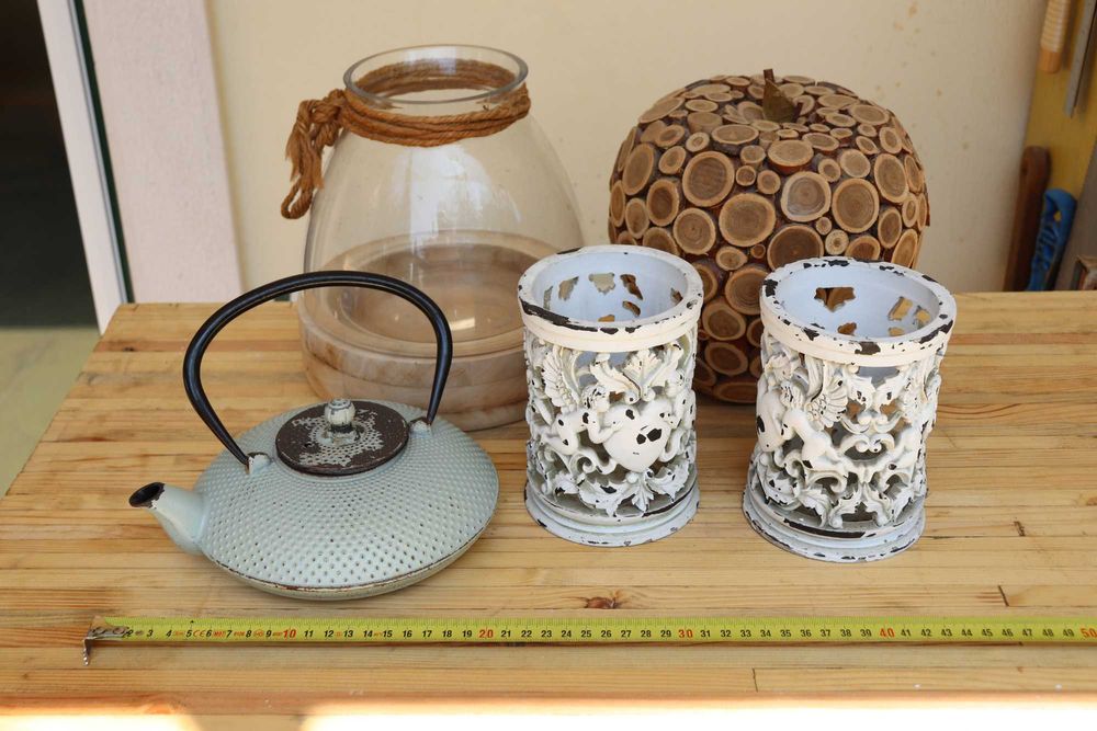 Artigos de Decoração e Chaleira em Ferro Fundido