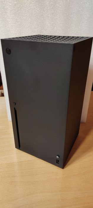 Konsola Xbox Series X + bezprzewodowe słuchawki xbox + pad