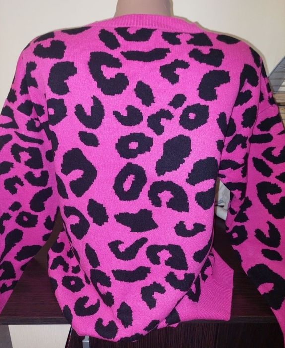 Свитер женский красивый.