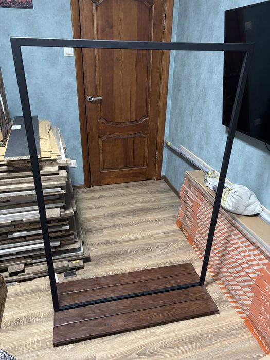 Стійка для одягу