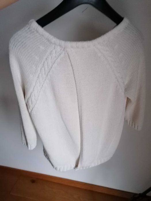 Zara kremowy sweter z wycięciem r. 38/M