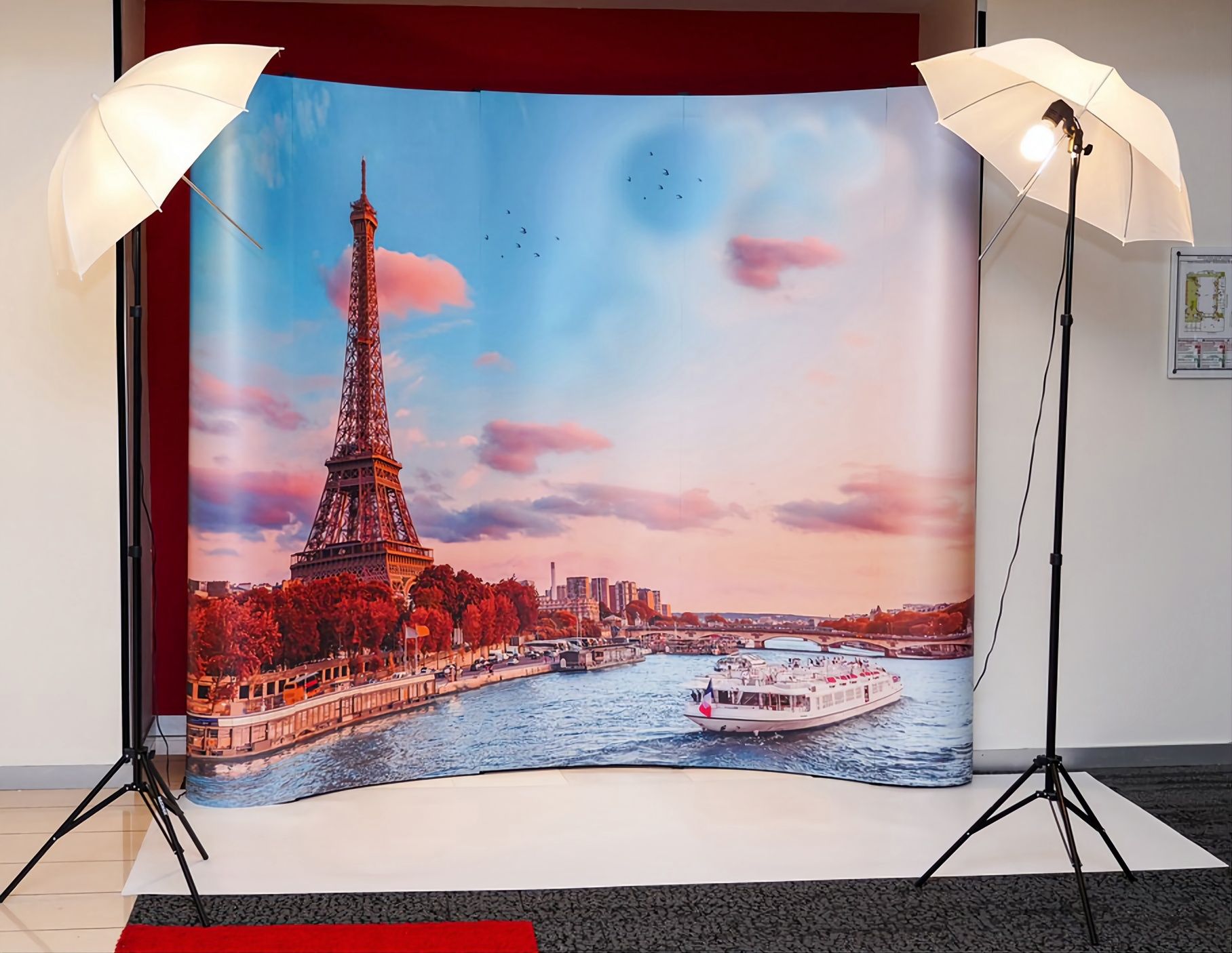 Mobilny system reklamowy X-Display Pop-up - ścianka łukowa i stolik