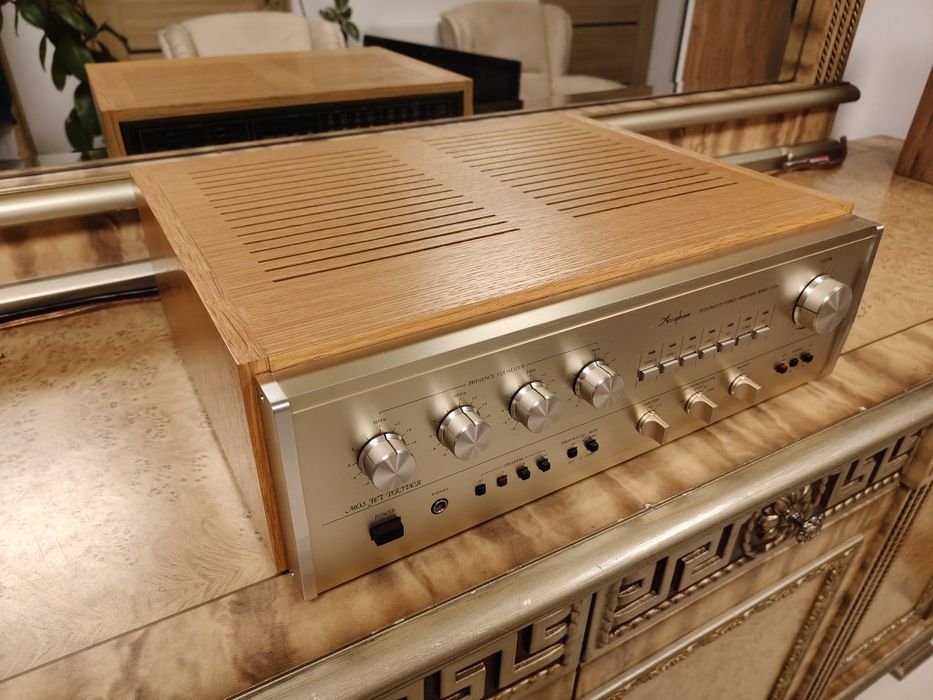 Zadbany złoty wzmacniacz stereo Stereo Accuphase E-206 w świetnym stan