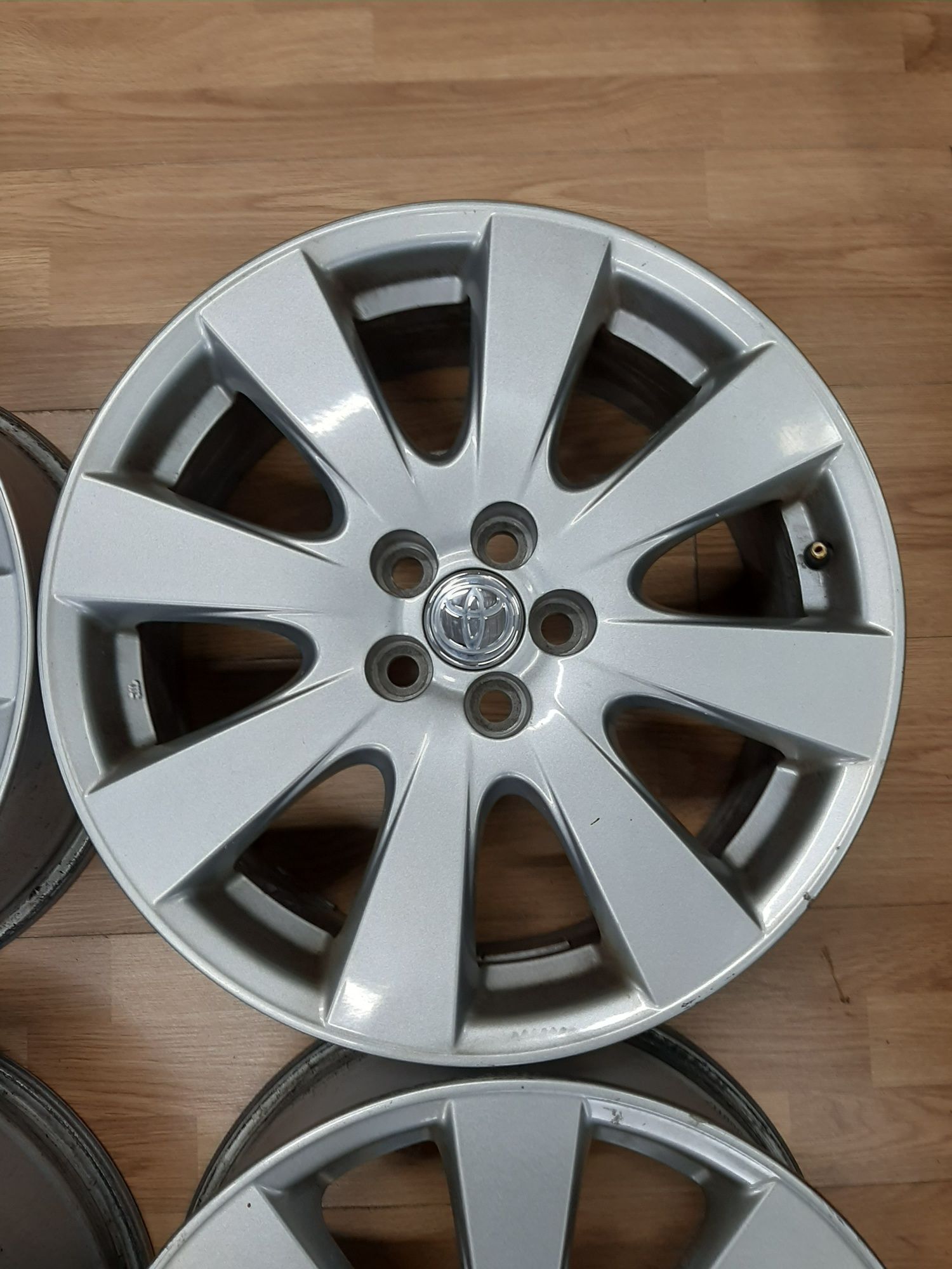 Оригінальні диски 5*100R17 Toyota avensis,prius,corolla