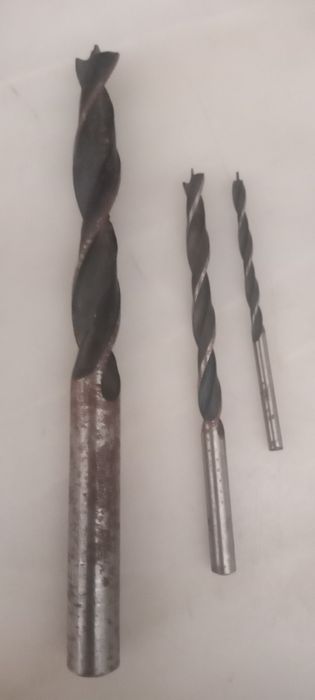 Brocas de ferro e pedra e madeira
