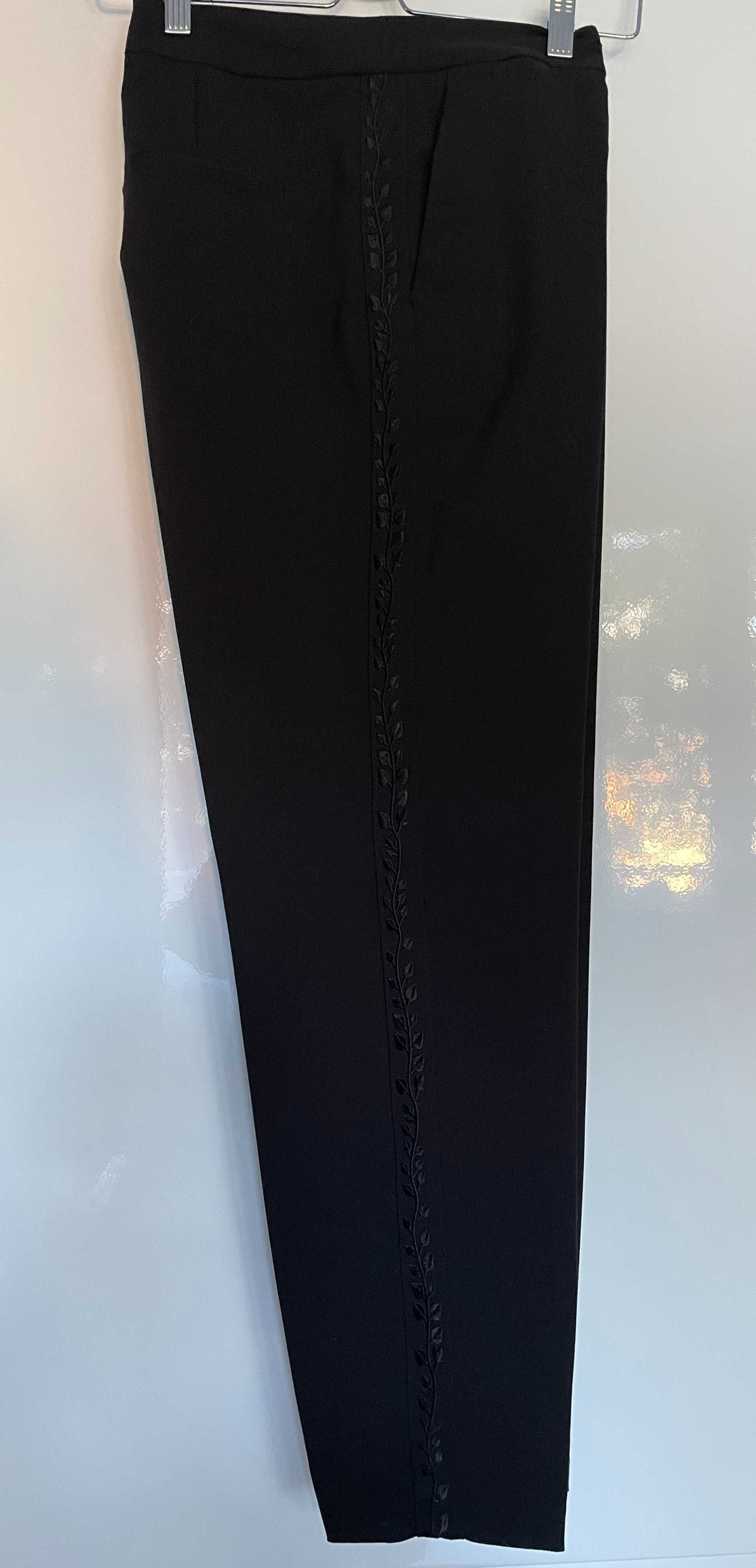 Top Secret czarne eleganckie spodnie damskie haftowany lampas 42