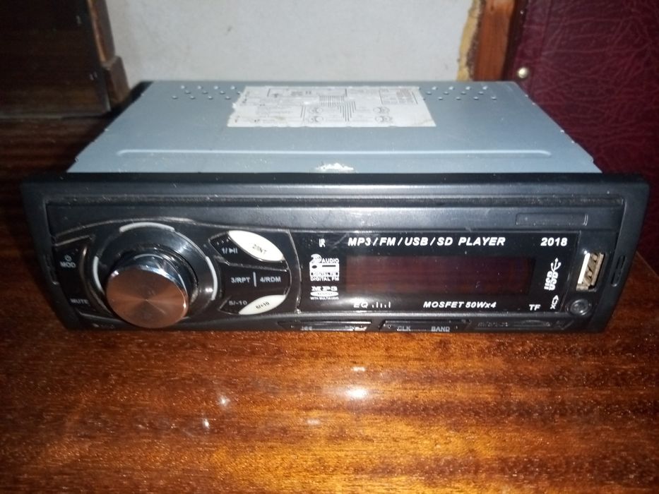 Автомагнитолы две