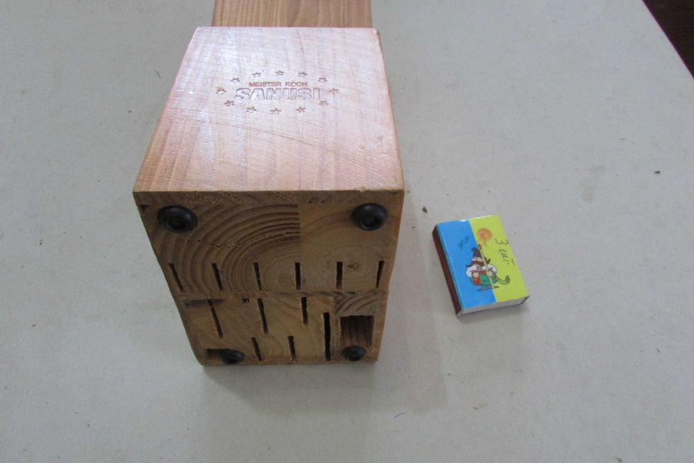 Підставка під ножі.