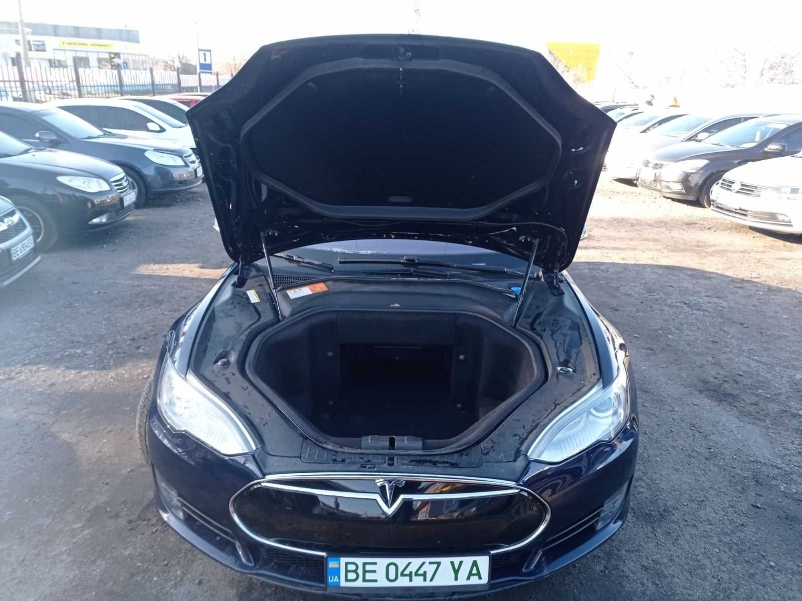 Tesla Model S 2013 року/електро