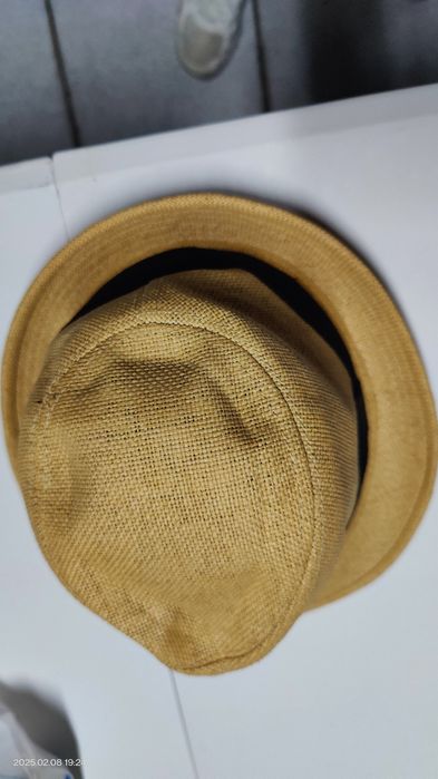 Chapéus casacos e calças