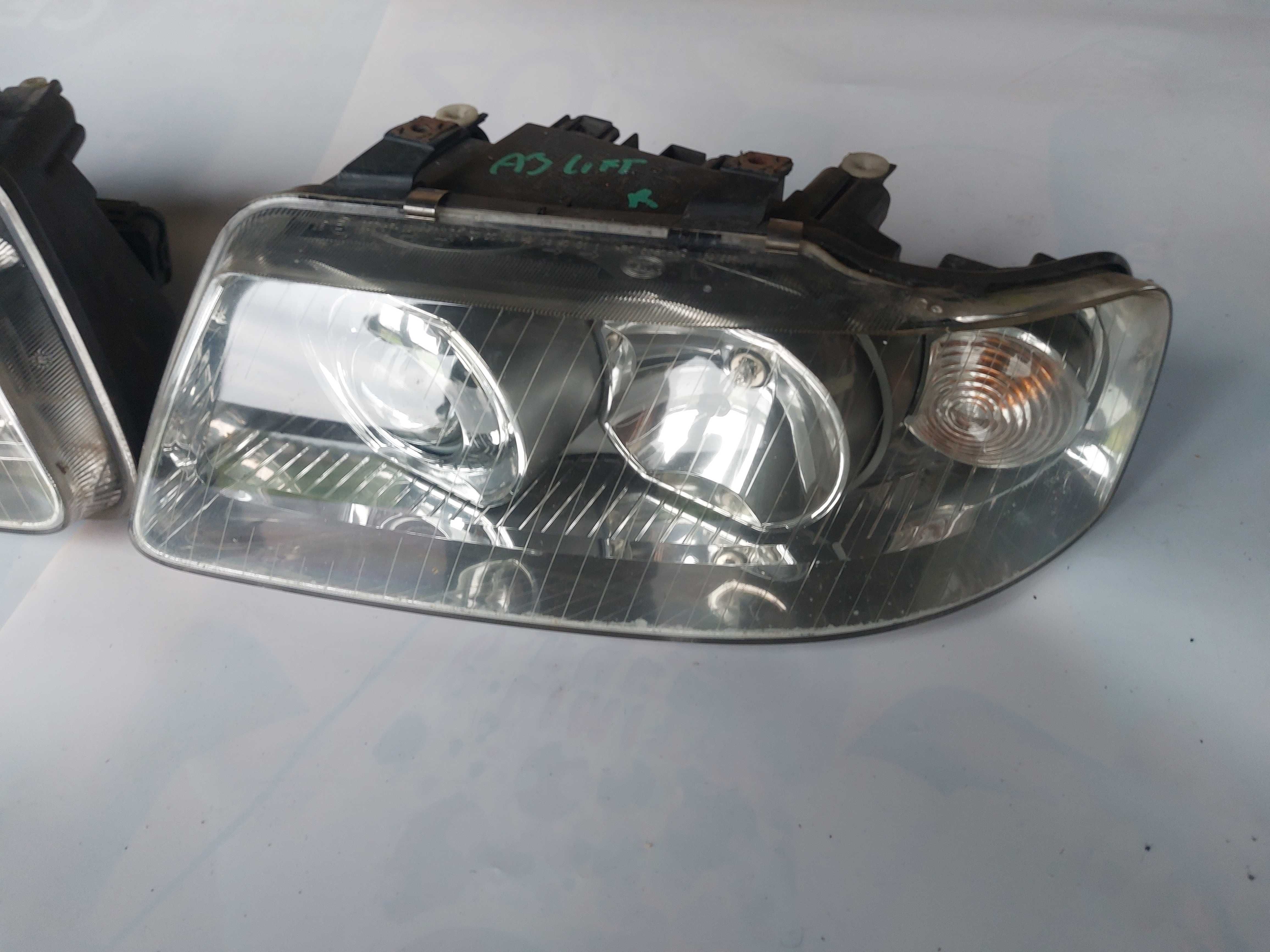 Lampy przód Lewa Prawa Audi A3 8L LIFT 99-03.r ORG HELLA SZKŁO BDB