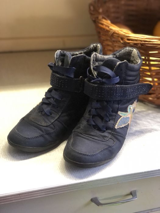 Безкошт. Актуально. Жіноче взуття