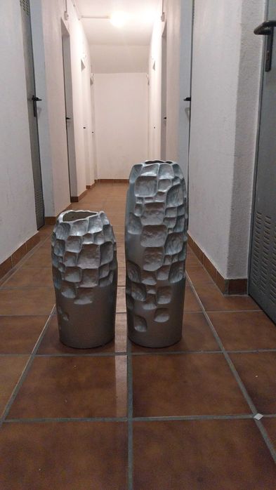 Jarras em cerâmica prateado