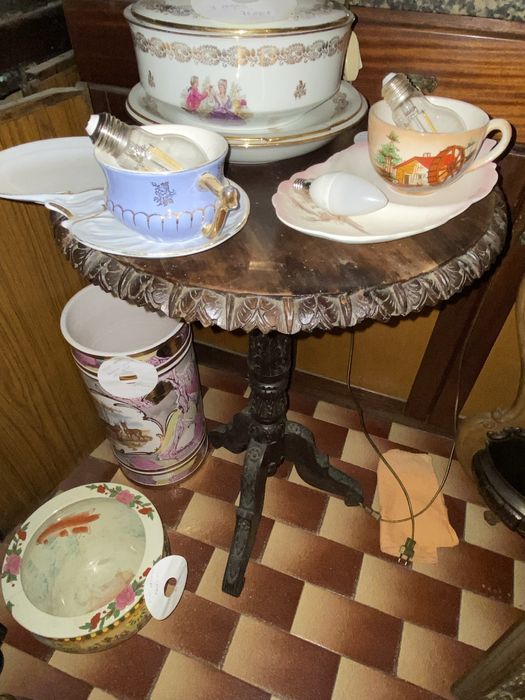 Mesinha Redonda com Gravação do Ano do Restauro