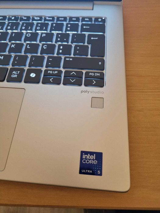 HP EliteBook Ultra 5 640 G11 com Poly Studio – NOVO