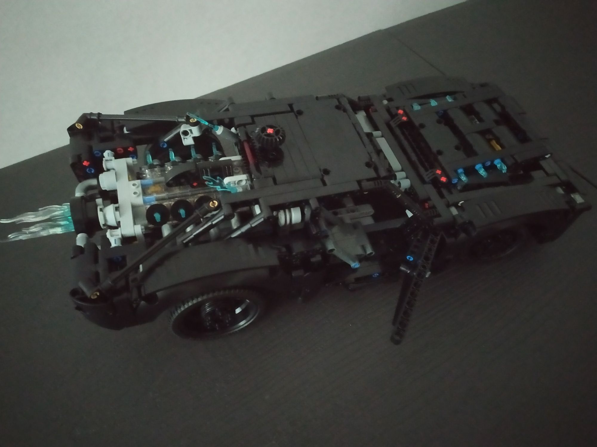 Lego Technic Batman Batmobile та R2-D2